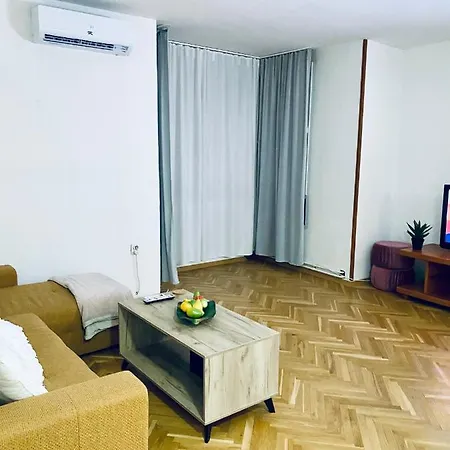 Regina's 2bedroom Near Square *