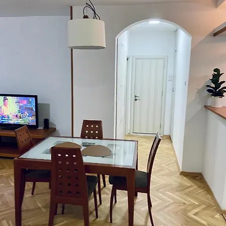 Regina's 2bedroom Near Square *
