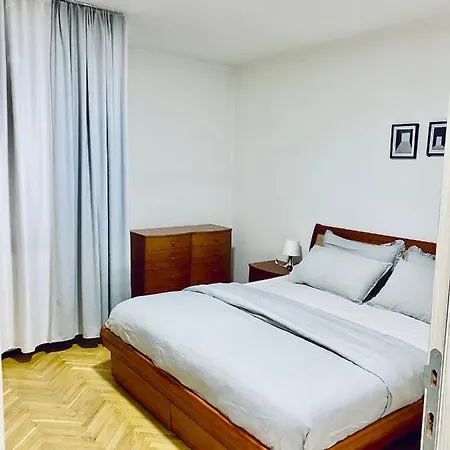 Regina's 2bedroom Near Square * Skopje