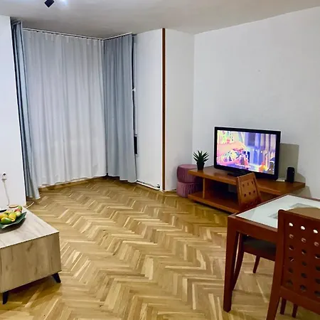 Regina's 2bedroom Near Square Skopje