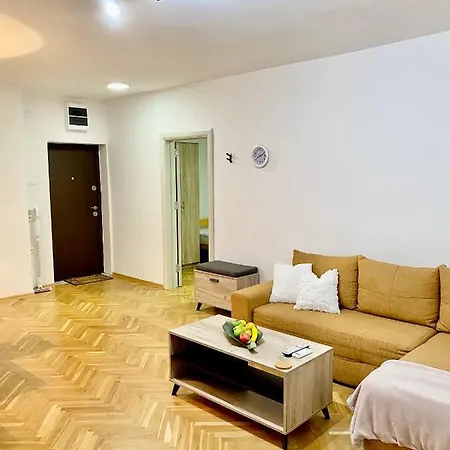Regina's 2bedroom Near Square