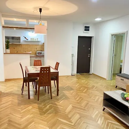 Regina's 2bedroom Near Square * Skopje