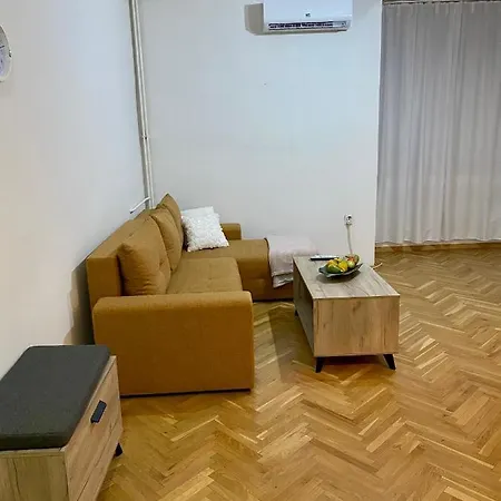 Regina's 2bedroom Near Square Apartment