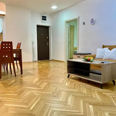 Regina's 2bedroom Near Square *