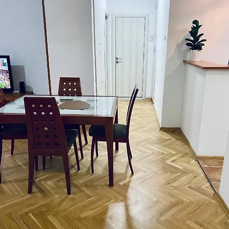 Apartment Regina's 2bedroom Near Square Skopje