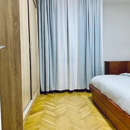 Regina's 2bedroom Near Square Apartment